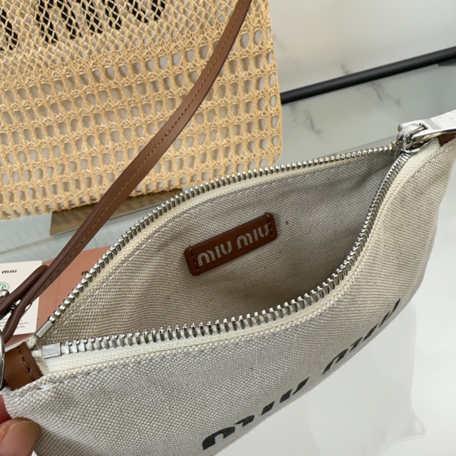 Borsa da ascella Miumiu Dimensioni: 36*40*5cm