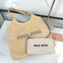 Borsa da ascella Miumiu Dimensioni: 36*40*5cm