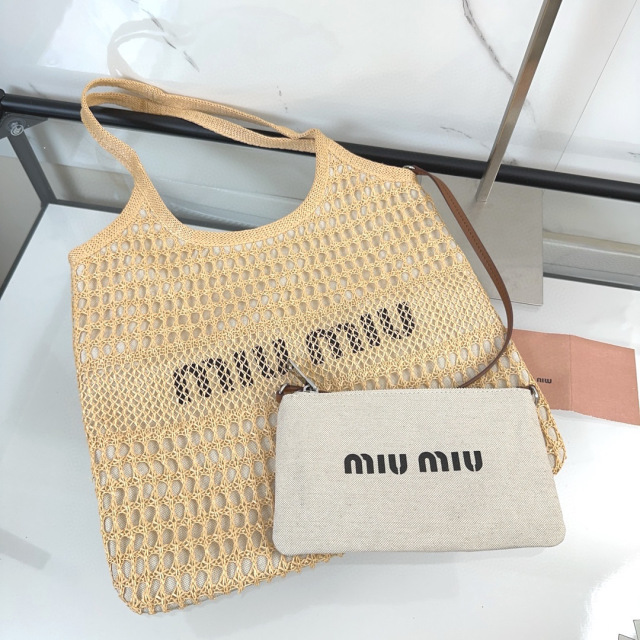 Borsa da ascella Miumiu Dimensioni: 36*40*5cm