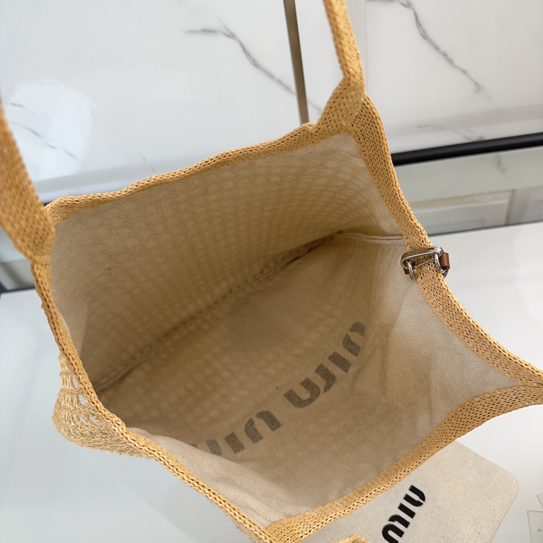 Borsa da ascella Miumiu Dimensioni: 36*40*5cm
