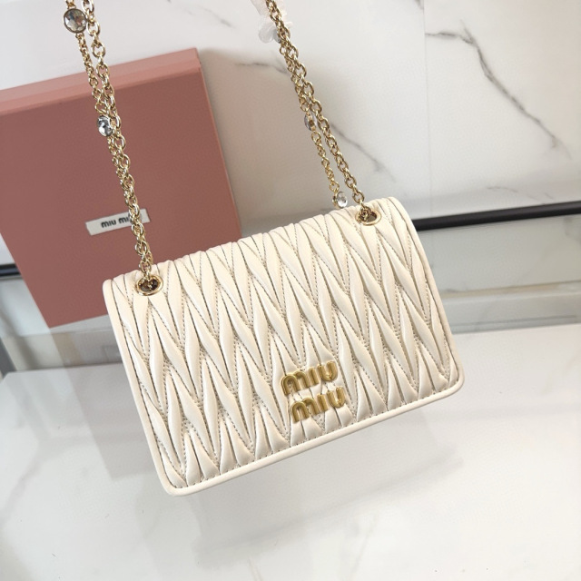 Miumiu 单肩包 尺寸：19*13*5cm