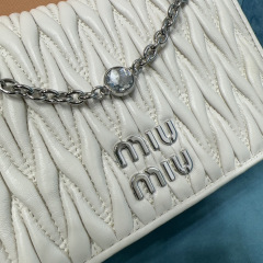 Miumiu Einzelne Umhängetasche Größe: 19 x 13 x 5 cm