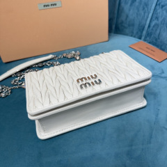 Miumiu Einzelne Umhängetasche Größe: 19 x 13 x 5 cm