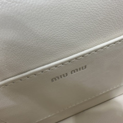 Miumiu Einzelne Umhängetasche Größe: 19 x 13 x 5 cm