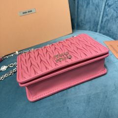 Miumiu Einzelne Umhängetasche Größe: 19 x 13 x 5 cm