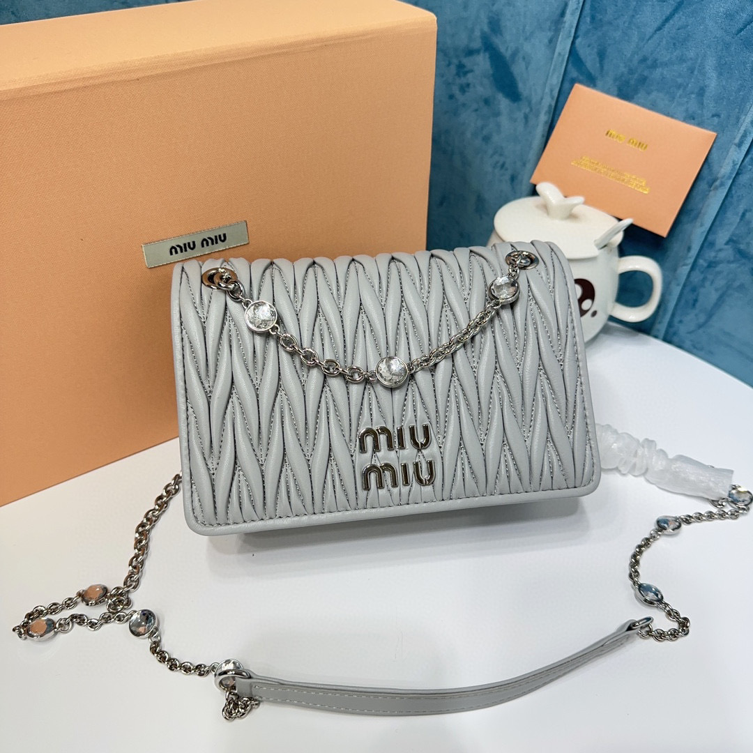 Borsa a tracolla singola Miumiu Dimensioni: 19*13*5cm