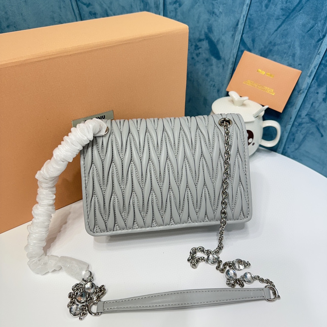 Borsa a tracolla singola Miumiu Dimensioni: 19*13*5cm