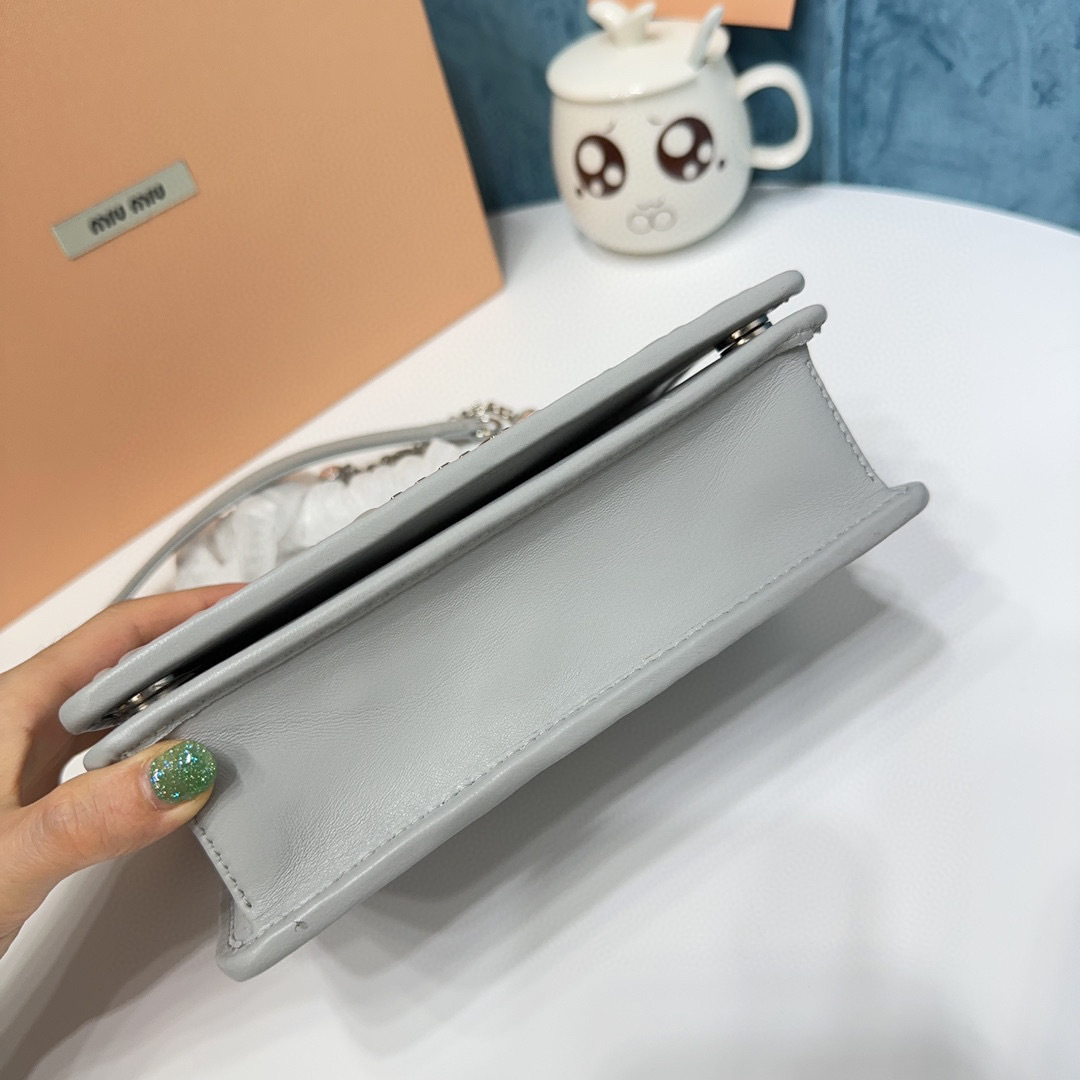 Borsa a tracolla singola Miumiu Dimensioni: 19*13*5cm