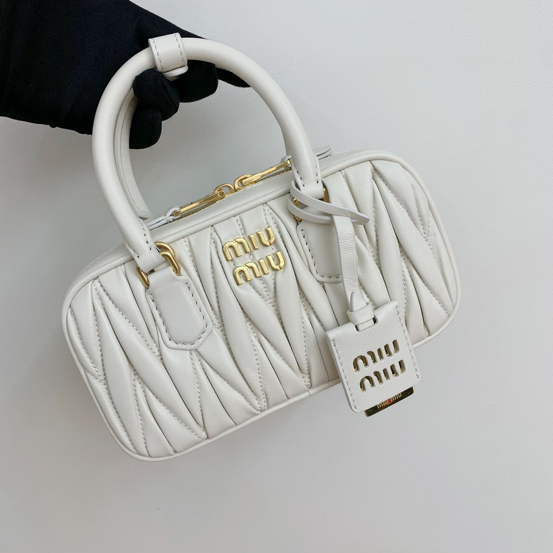 Miumiu Handtasche Größe: 19*10*5cm