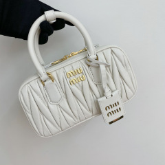 Miumiu Handtasche Größe: 19*10*5cm