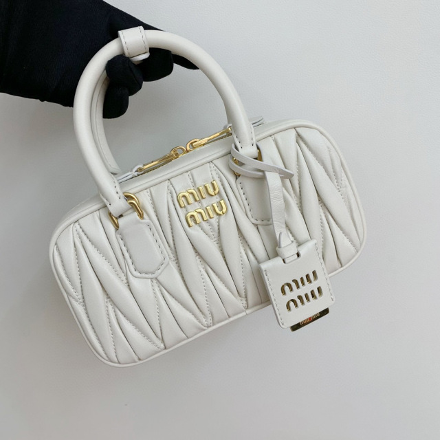 Miumiu Handtasche Größe: 19*10*5cm