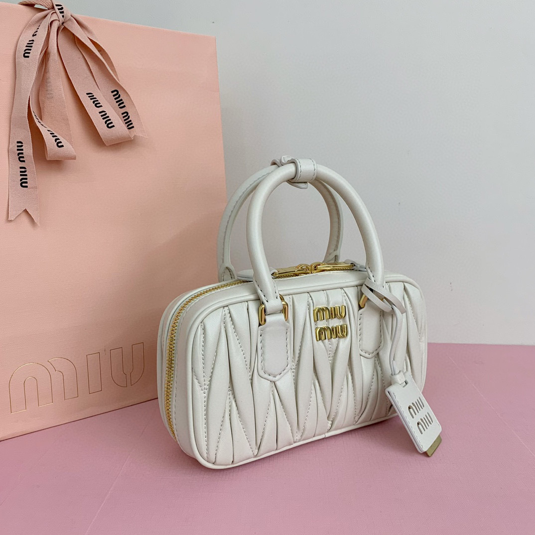 Miumiu Handtasche Größe: 19*10*5cm