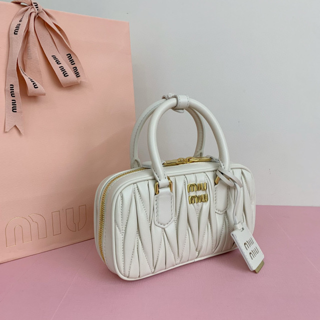 Miumiu Handtasche Größe: 19*10*5cm
