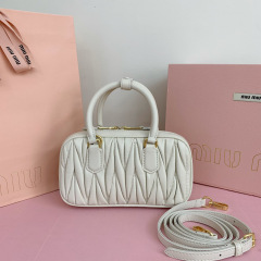 Miumiu Handtasche Größe: 19*10*5cm