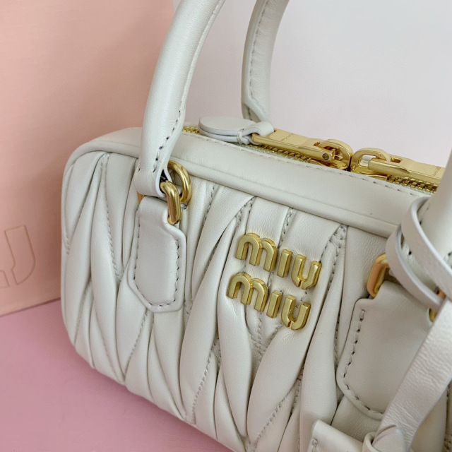 Miumiu Handtasche Größe: 19*10*5cm