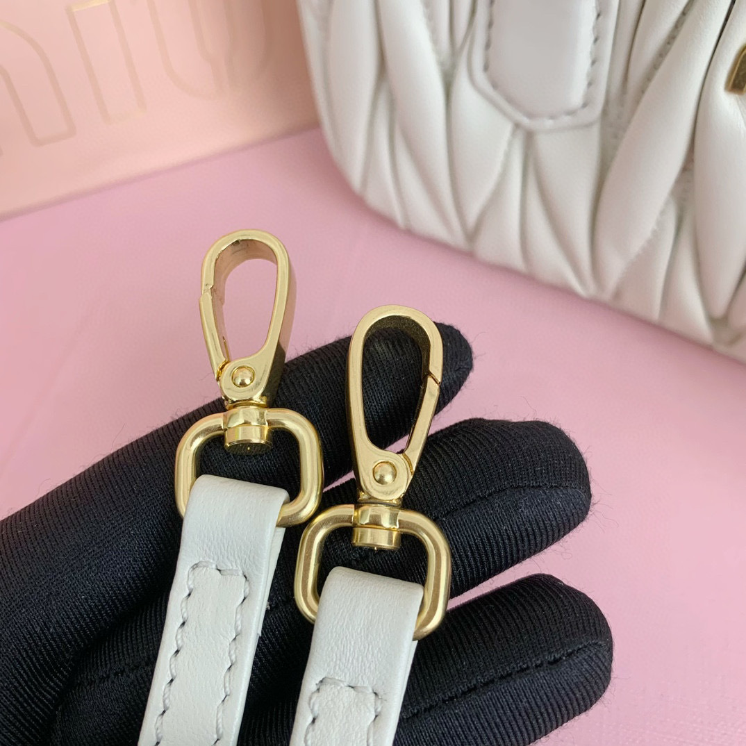 Miumiu Handtasche Größe: 19*10*5cm