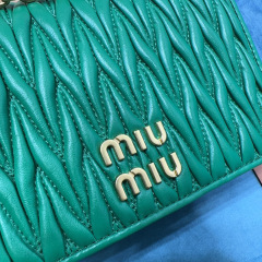Miumiu Einzelne Umhängetasche Größe: 19 x 13 x 5 cm