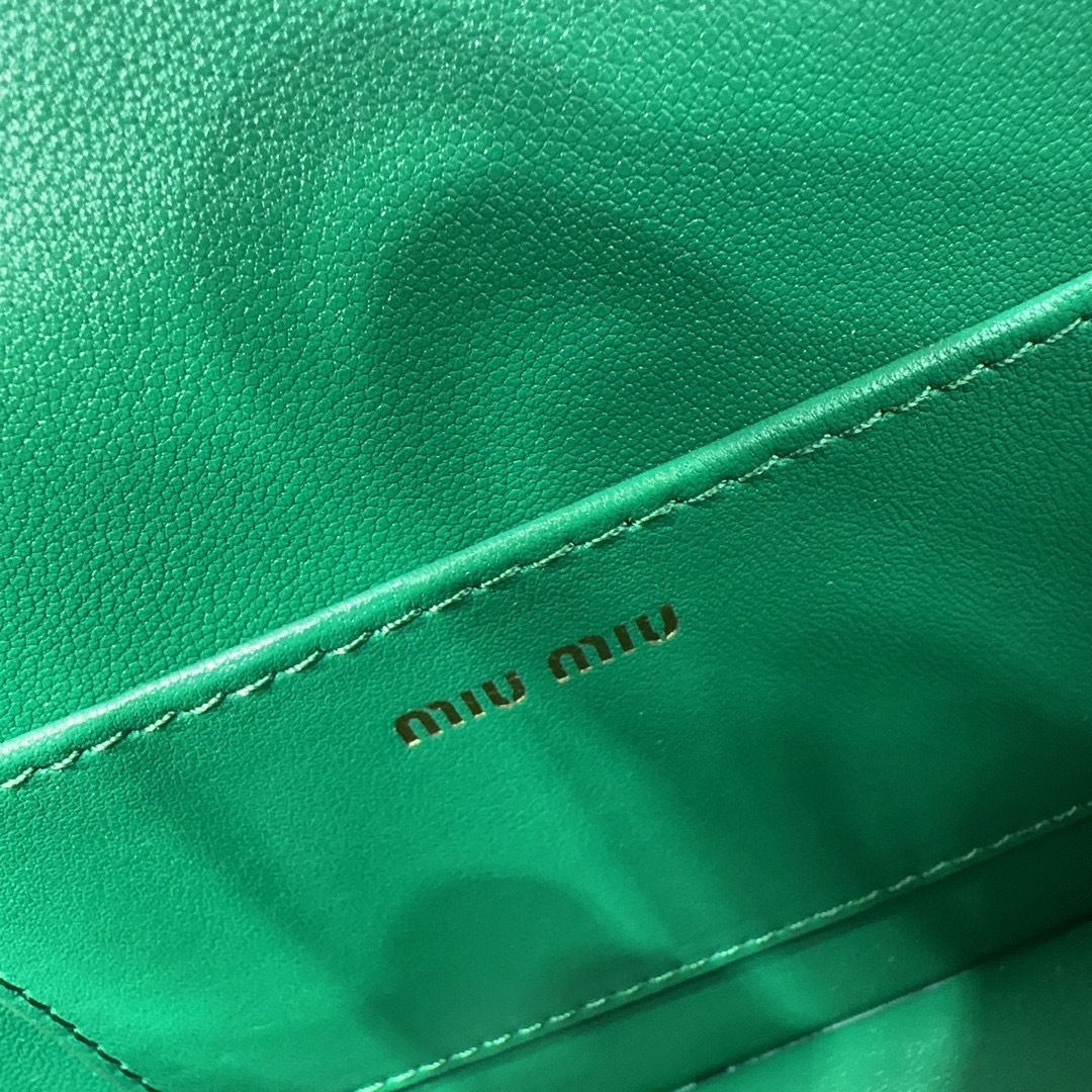Miumiu Einzelne Umhängetasche Größe: 19 x 13 x 5 cm