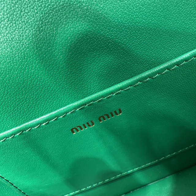 Miumiu Einzelne Umhängetasche Größe: 19 x 13 x 5 cm