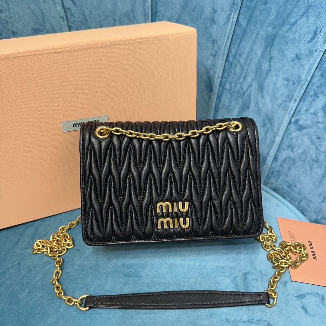Borsa a tracolla singola Miumiu Dimensioni: 19*13*5cm