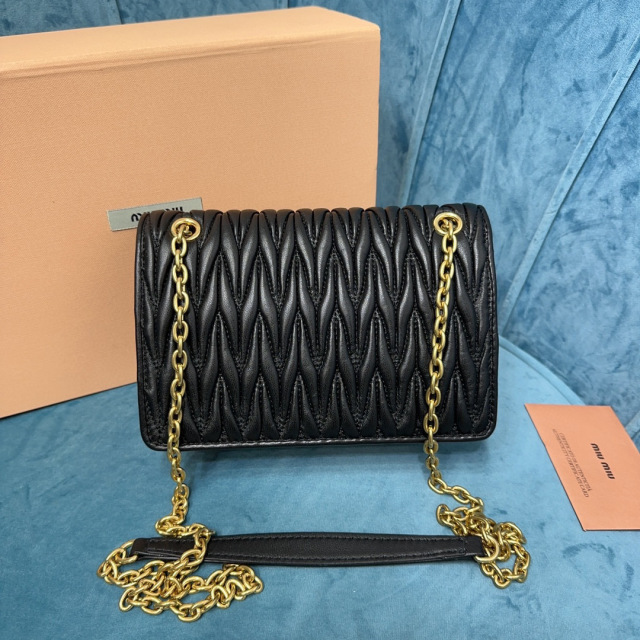 Borsa a tracolla singola Miumiu Dimensioni: 19*13*5cm