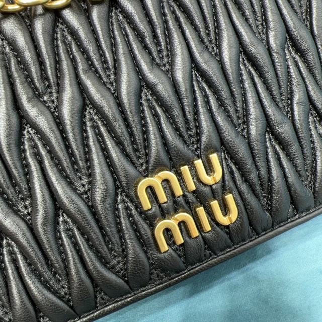 Borsa a tracolla singola Miumiu Dimensioni: 19*13*5cm