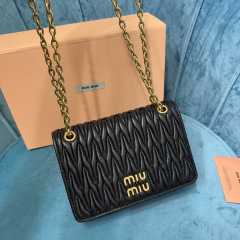 Borsa a tracolla singola Miumiu Dimensioni: 19*13*5cm