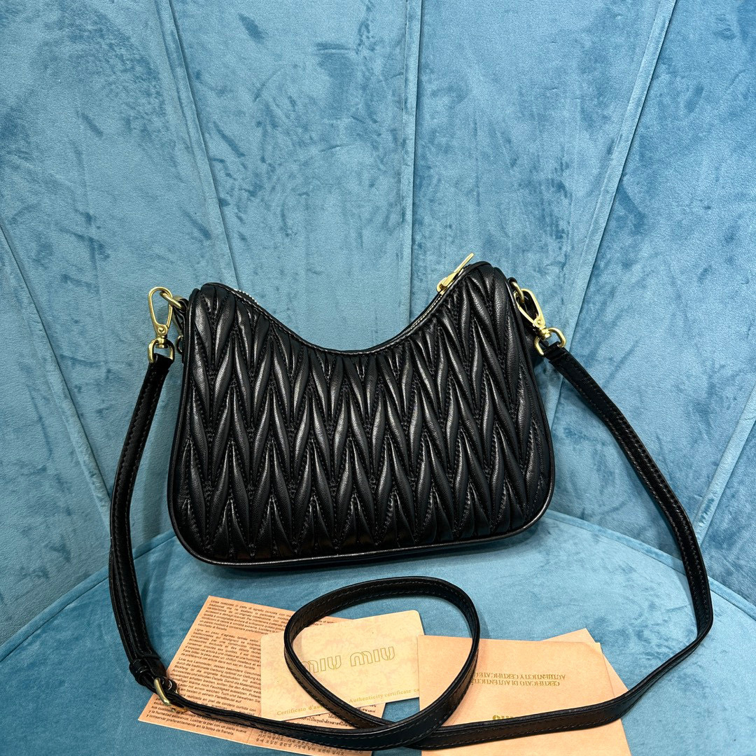 Borsa a tracolla singola Miumiu Dimensioni: 17*20*5cm