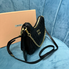 Borsa a tracolla singola Miumiu Dimensioni: 17*20*5cm