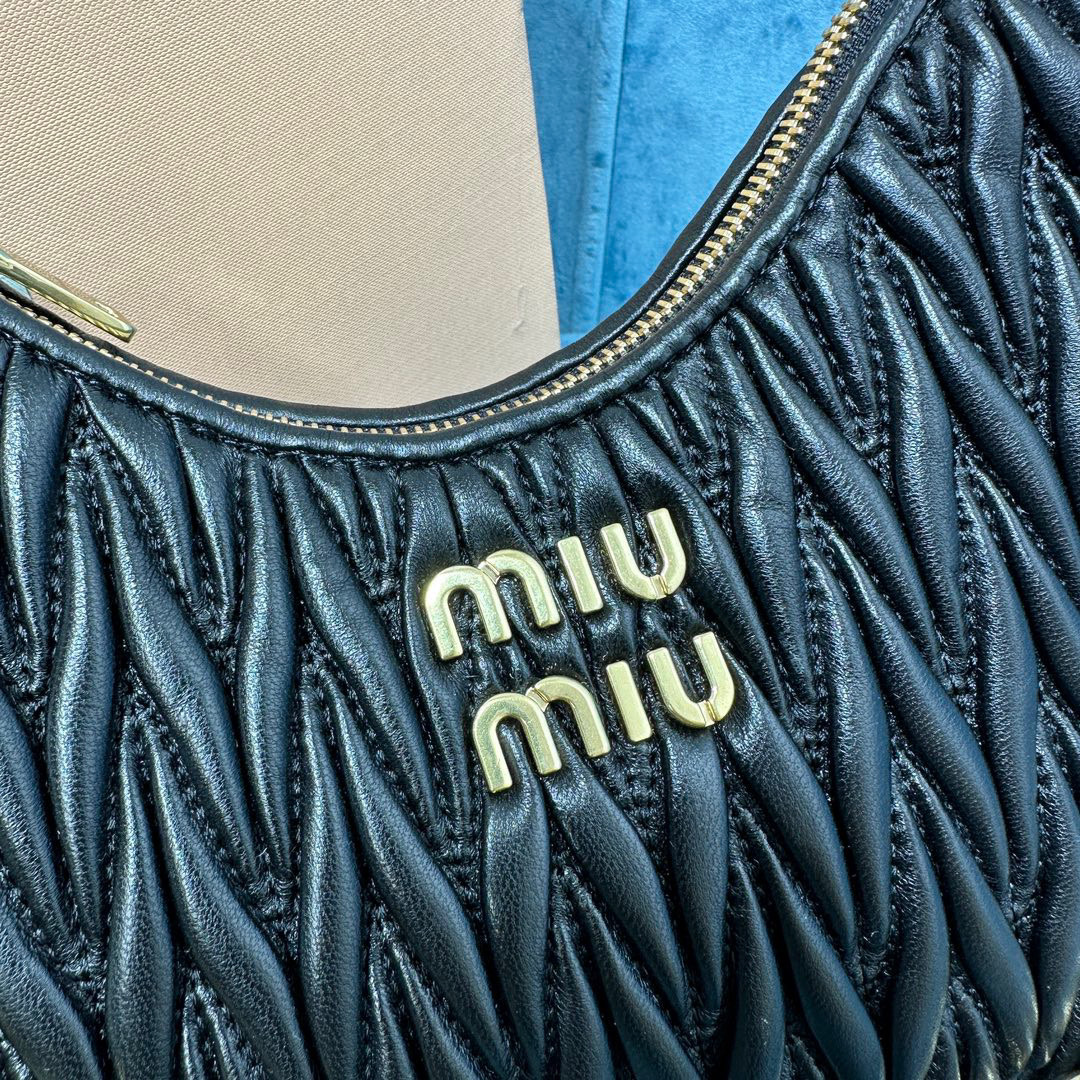 Borsa a tracolla singola Miumiu Dimensioni: 17*20*5cm
