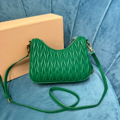Borsa a tracolla singola Miumiu Dimensioni: 17*20*5cm