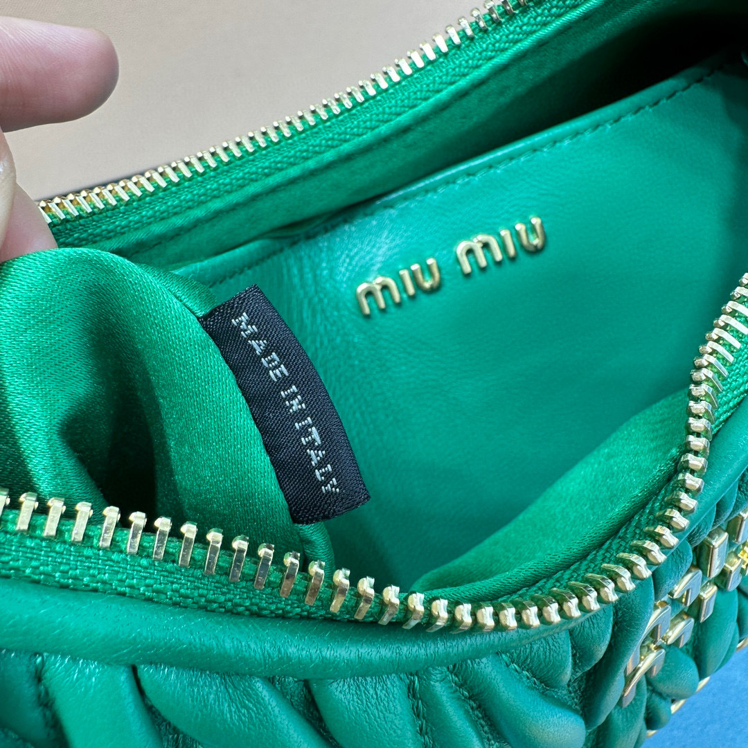 Borsa a tracolla singola Miumiu Dimensioni: 17*20*5cm