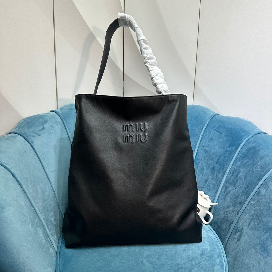Miumiu shopping bag  Size：40*46*12cm