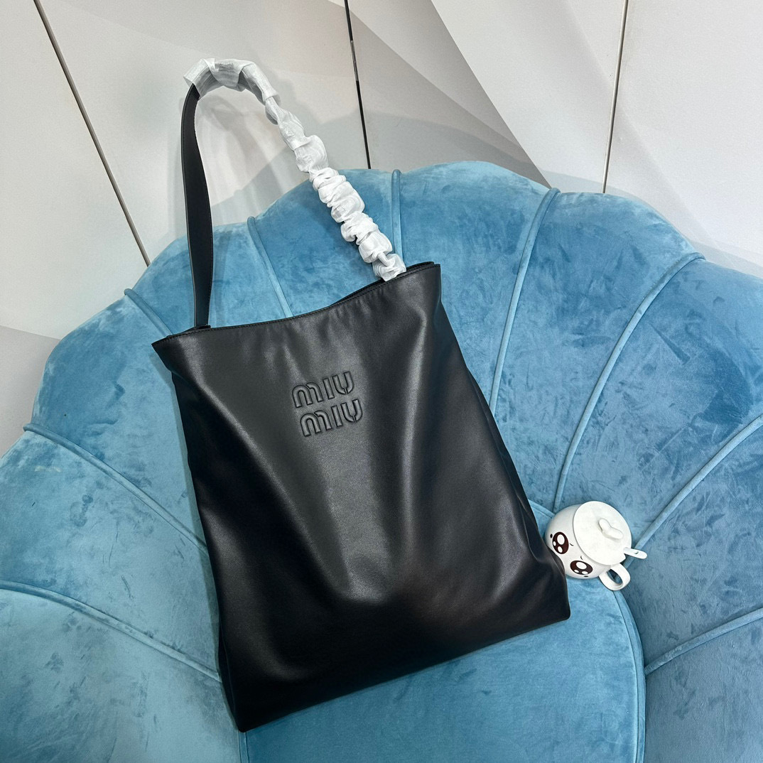 Miumiu shopping bag  Size：40*46*12cm