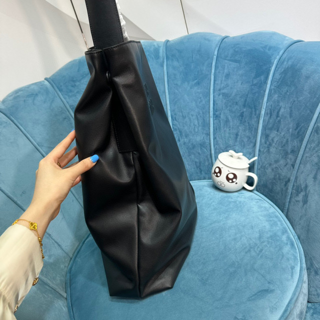 Miumiu shopping bag  Size：40*46*12cm