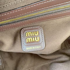Miumiu 手拿包 尺寸：28*12*9cm