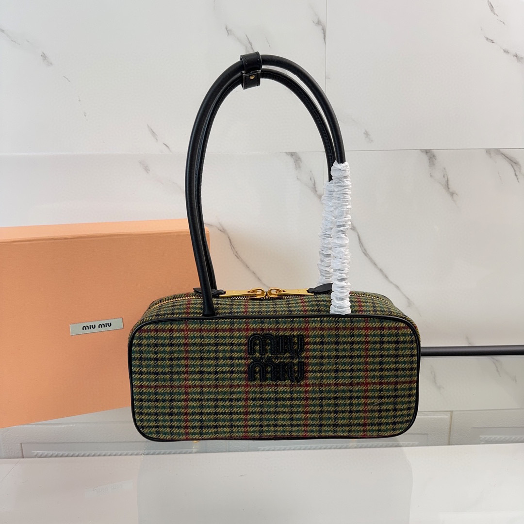 Borsa a mano Miumiu Dimensioni: 28*12*9cm