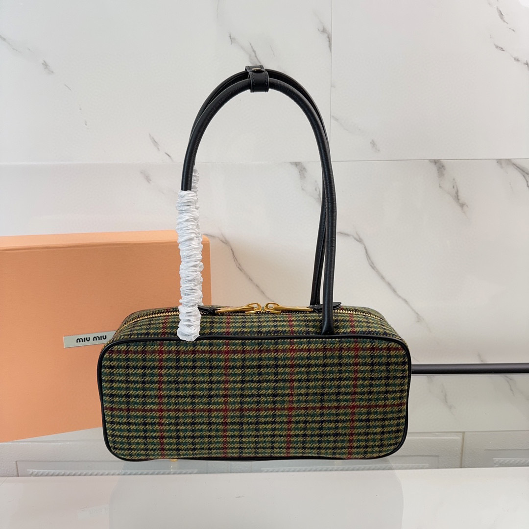 Borsa a mano Miumiu Dimensioni: 28*12*9cm