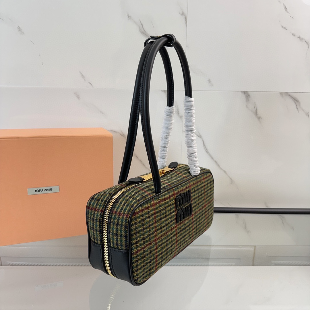 Borsa a mano Miumiu Dimensioni: 28*12*9cm