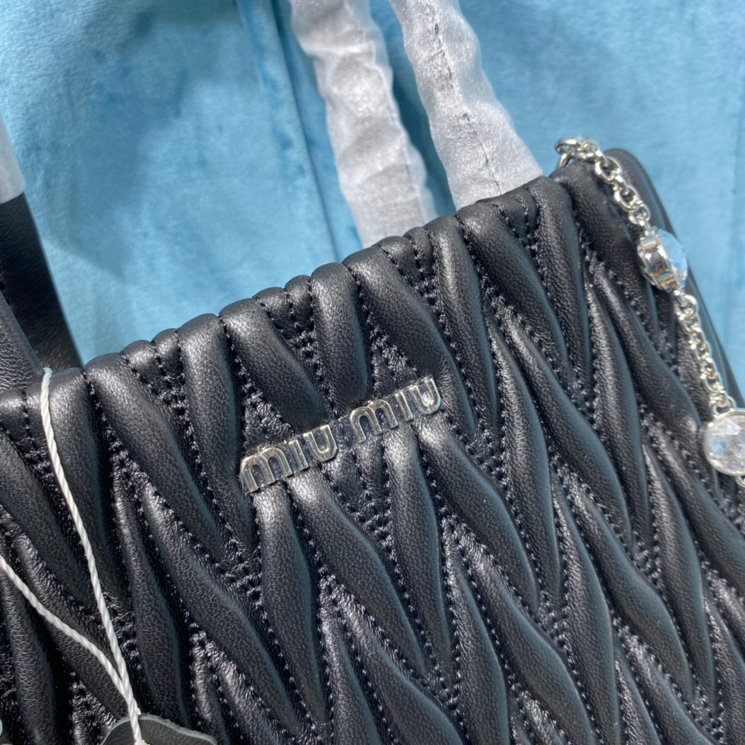 Borsa a tracolla singola Miumiu Dimensioni: 18*15*5cm