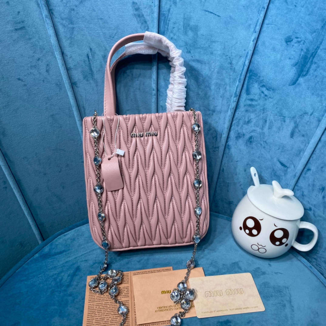 Miumiu  Single shoulder bag Size：18*15*5cm