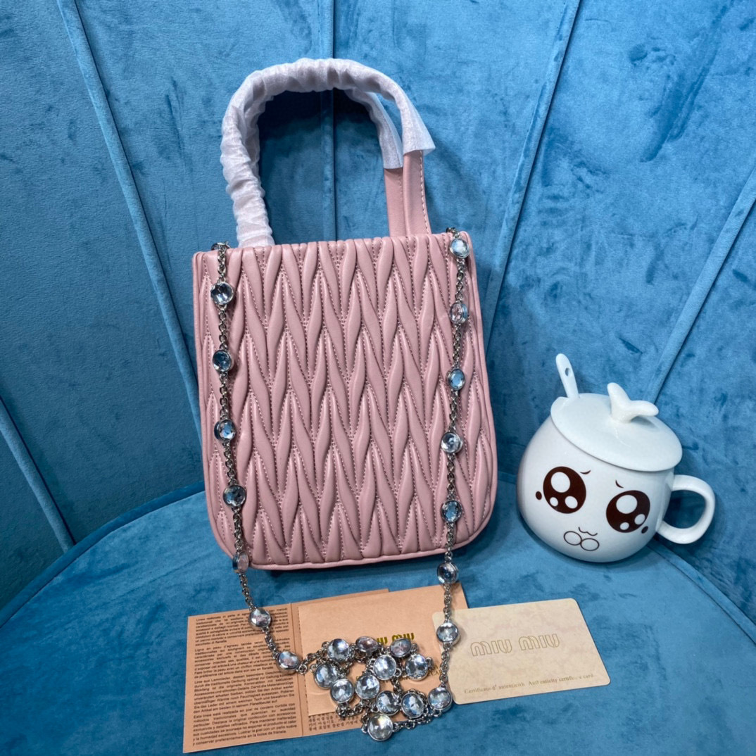 Miumiu  Single shoulder bag Size：18*15*5cm