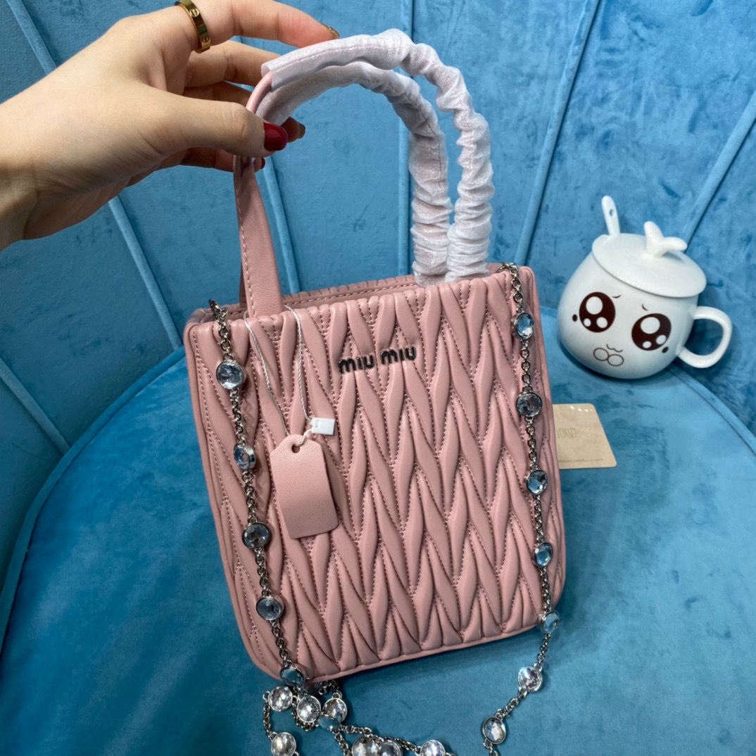 Miumiu  Single shoulder bag Size：18*15*5cm