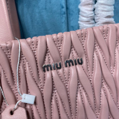 Miumiu  Single shoulder bag Size：18*15*5cm