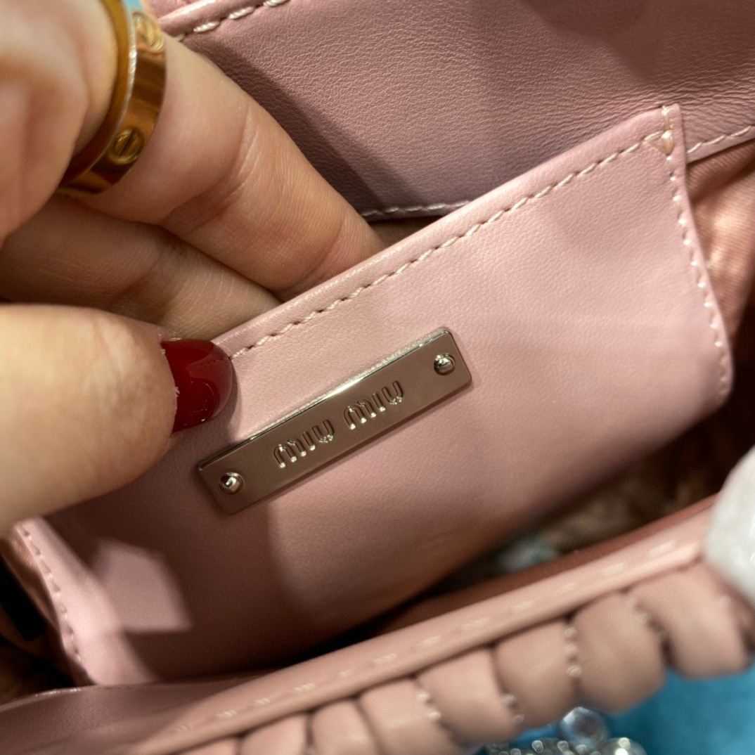 Miumiu  Single shoulder bag Size：18*15*5cm