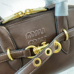 Miumiu 手拿包 尺寸：33*17*11cm