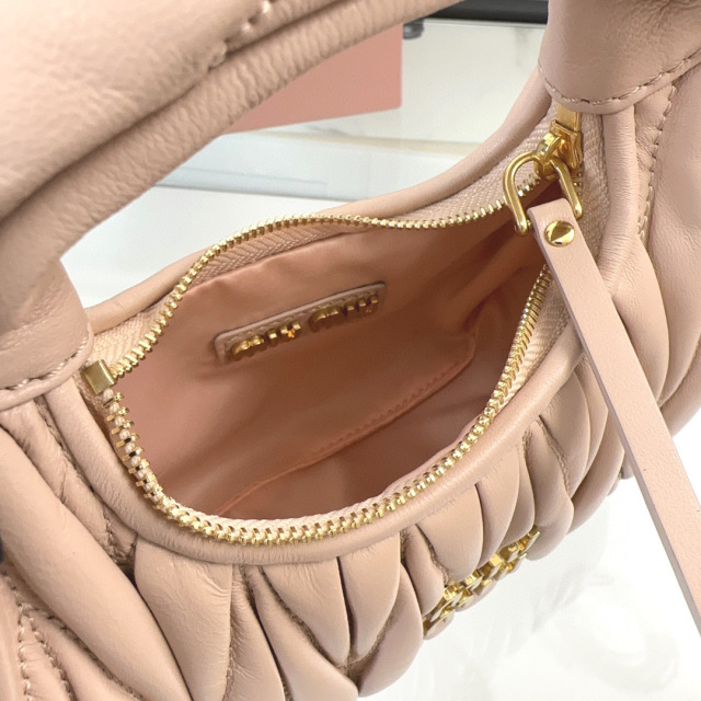 Miumiu腋下包尺寸：18*10*6cm
