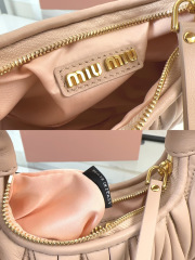 Miumiu腋下包尺寸：18*10*6cm