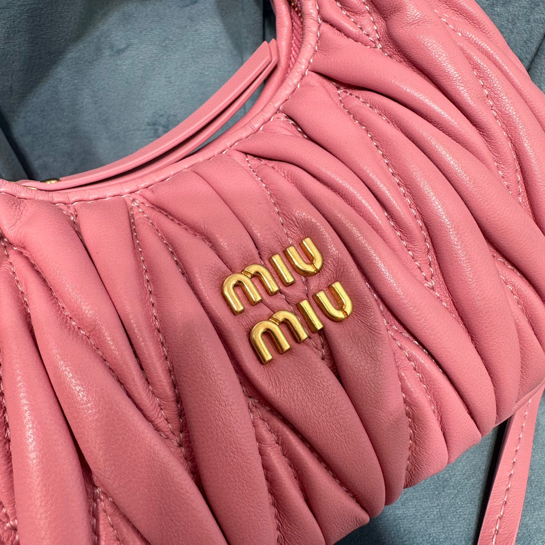 Borsa da ascella Miumiu Dimensioni: 18*10*6cm
