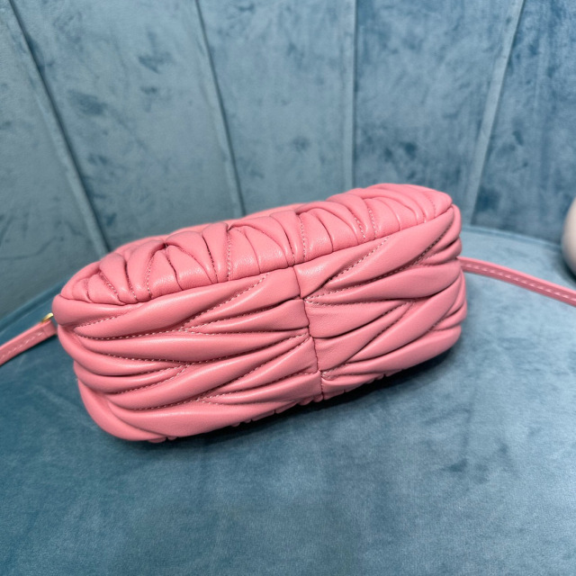 Borsa da ascella Miumiu Dimensioni: 18*10*6cm